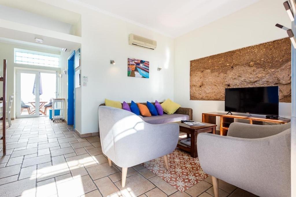 Refurbished Beachfront House, Pool, Ac, Wifi, Albufeira, Sea View 外观 照片