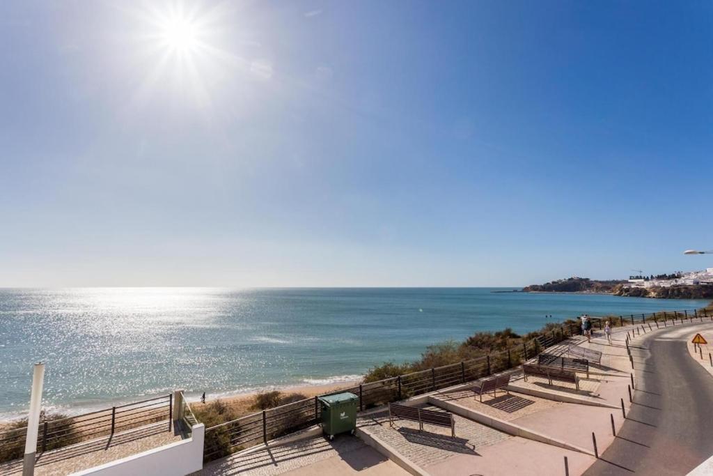 Refurbished Beachfront House, Pool, Ac, Wifi, Albufeira, Sea View 外观 照片